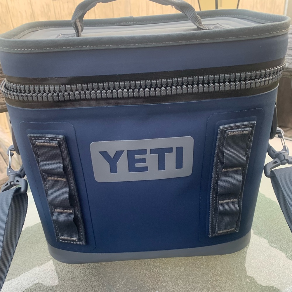 YETI Hopper Flip 8 Cooler